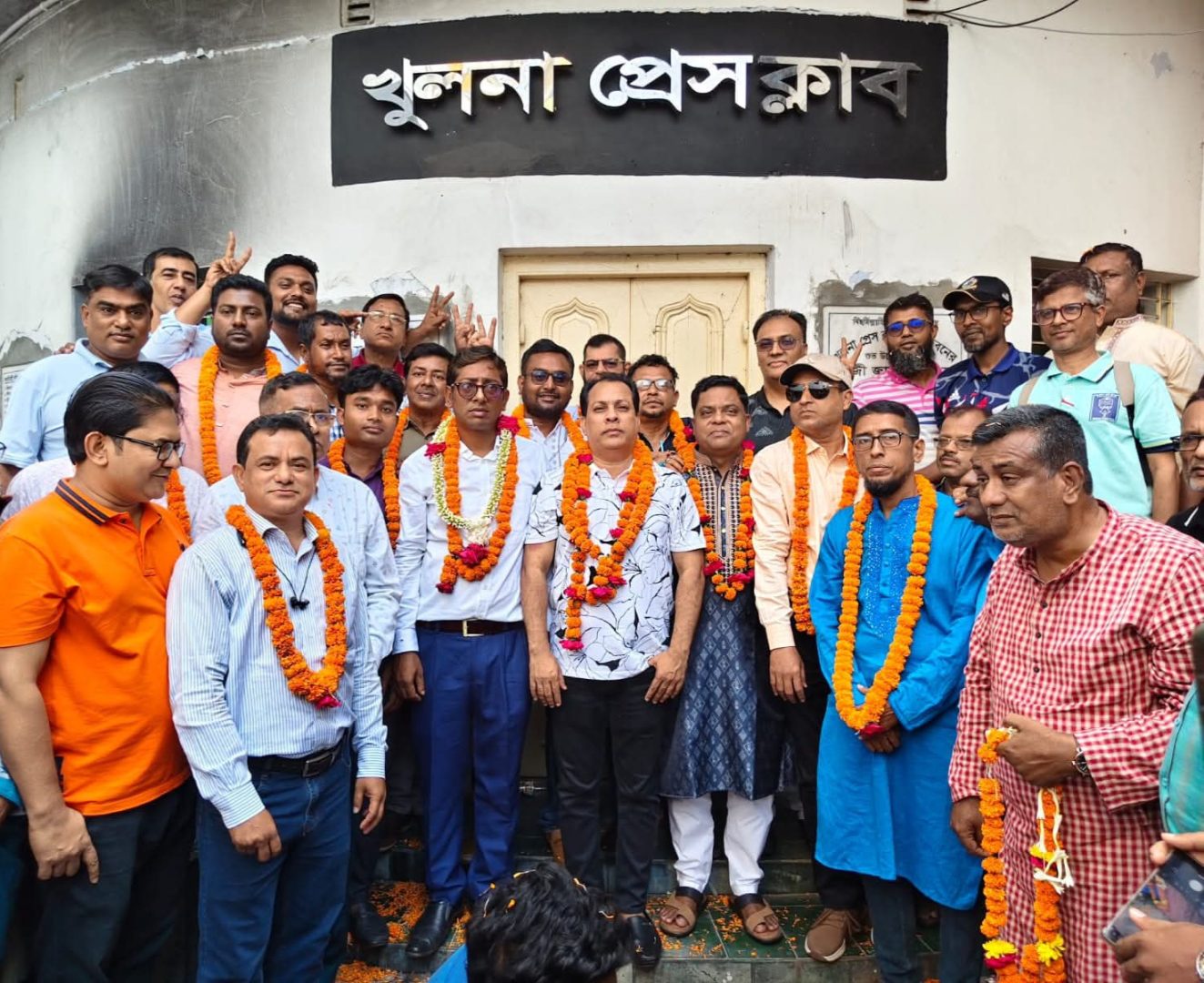উৎসবমুখর পরিবেশে খুলনা প্রেসক্লাব নির্বাচন সম্পন্ন: সভাপতি মোস্তফা সরোয়ার, সম্পাদক তরিকুল ইসলাম