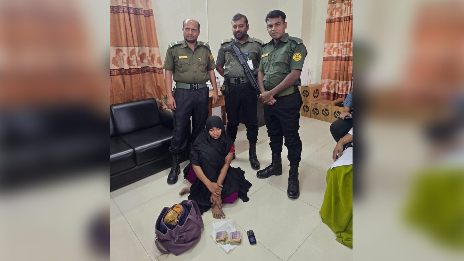 কুষ্টিয়া মেডিকেল কলেজ হাসপাতালে নারী চোর আটক, নিরাপত্তা নিয়ে নতুন করে প্রশ্ন