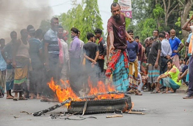 কেসিসি প্রশাসকের আশ্বাসে খুলনায় পাট শ্রমিকদের অবস্থান কর্মসূচি স্থগিত