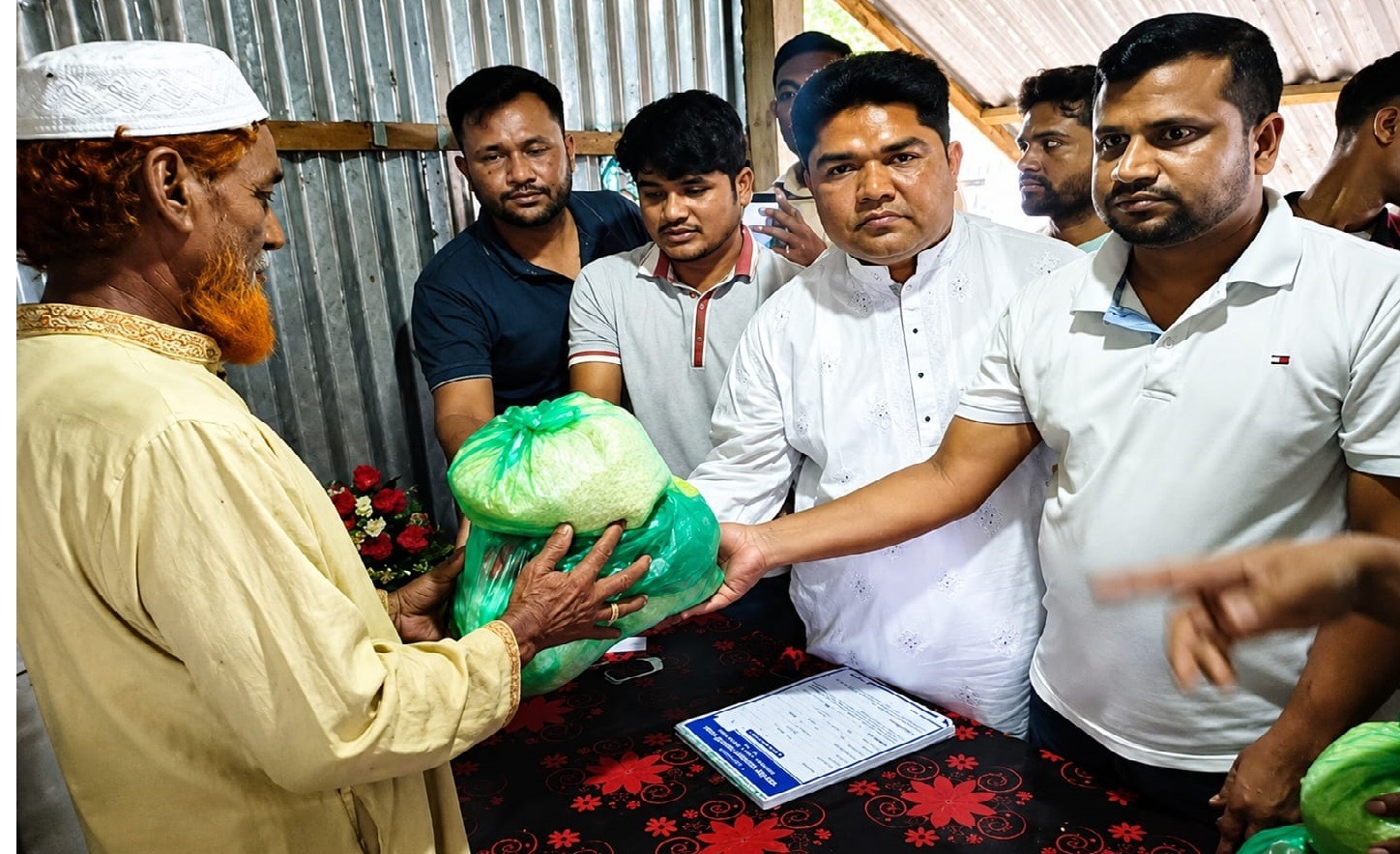 কচাকাটায় ‘আলোকিত বল্লভেরখাস স্বেচ্ছাসেবী সংগঠন’-এর নতুন কমিটি গঠন, অসহায় পরিবারের মাঝে ঈদ সামগ্রী বিতরণ