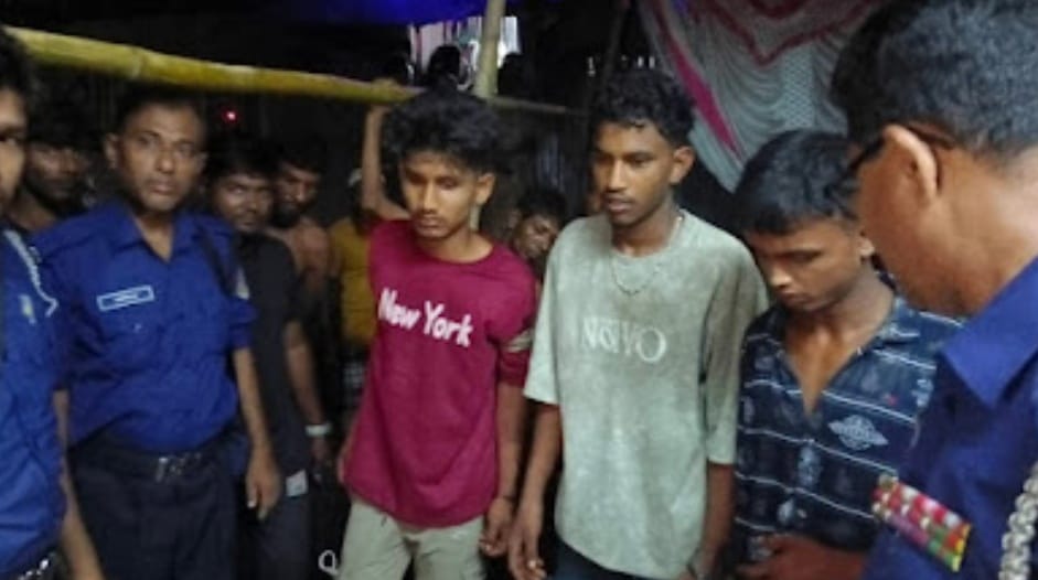 কলাপাড়ায় এক যুবককে কুপিয়ে হত্যা, আটক ৩