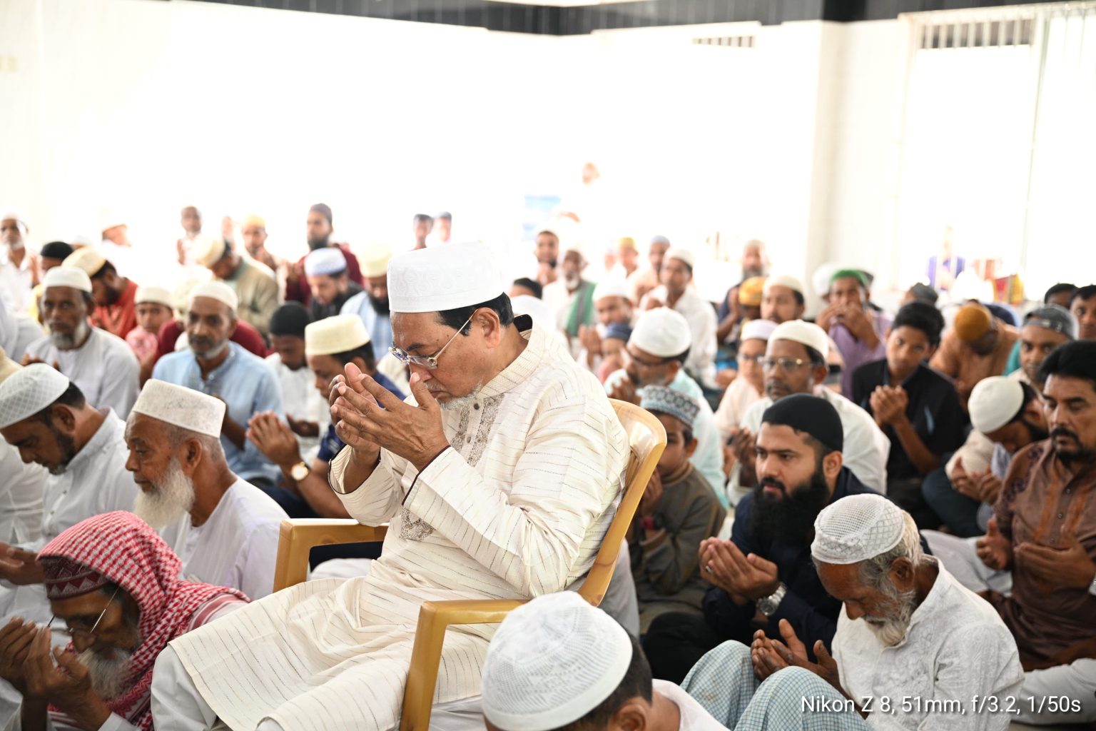 পাথরঘাটায় ঈদের নামাজ আদায় করেলেন চিফ হুইপ
