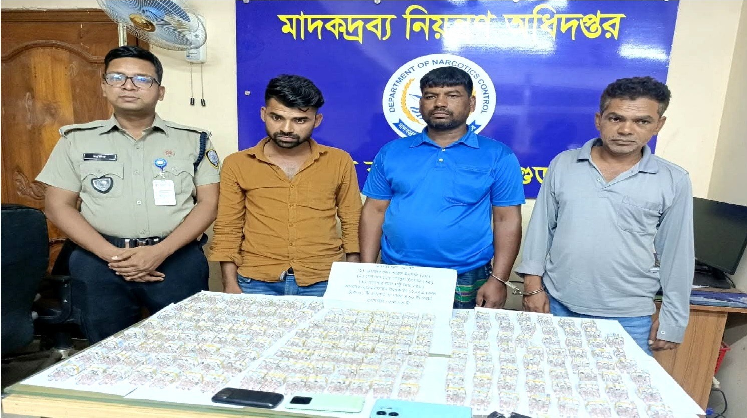 বগুড়ায় অ্যাম্পুল ইনজেকশনসহ তিনজন গ্রেপ্তার