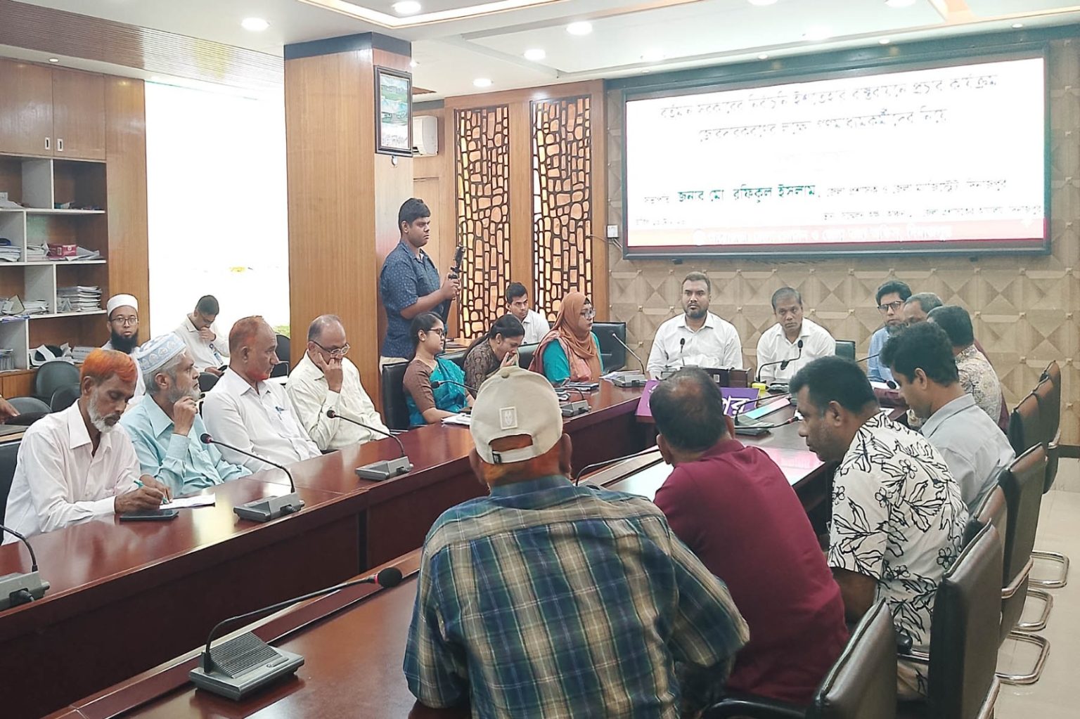 দিনাজপুরে সরকারের নির্বাচনী ইশতেহার বাস্তবায়নে প্রেস ব্রিফিং অনুষ্ঠিত