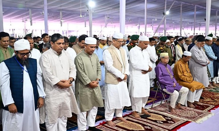 জাতীয় ঈদগাহে ঈদুল আজহার নামাজ আদায় করলেন স্বরাষ্ট্রমন্ত্রী