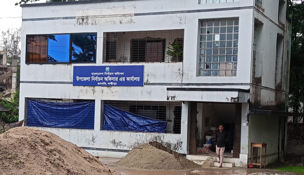 রামগতিতে নির্বাচন কর্মকর্তার বিরুদ্ধে নামমাত্র প্রকল্প দেখিয়ে সরকারি টাকা লুটের অভিযোগ, নির্বাচন কর্মকর্তা নিজেই ঠিকাদার