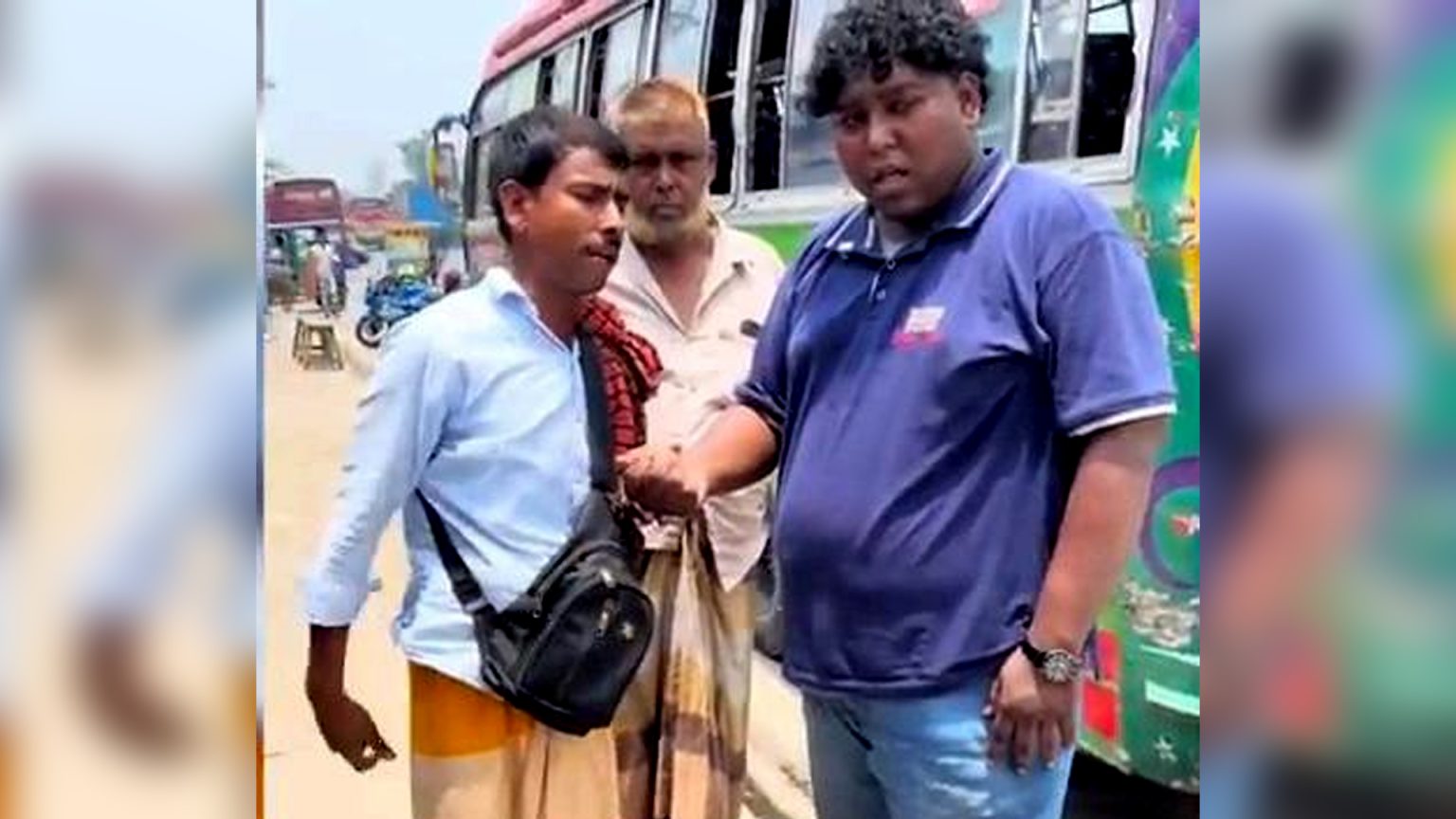 “রাগ করলা?” ভিডিও ঘিরে সামাজিক মাধ্যমে হাস্যরসের ঝড়