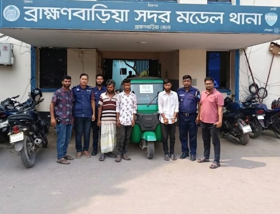 সিএনজি চালককে বেঁধে ছিনতাই,মূল হোতাসহ ৪ পেশাদার অপরাধী গ্রেফতার, গাড়ি উদ্ধার