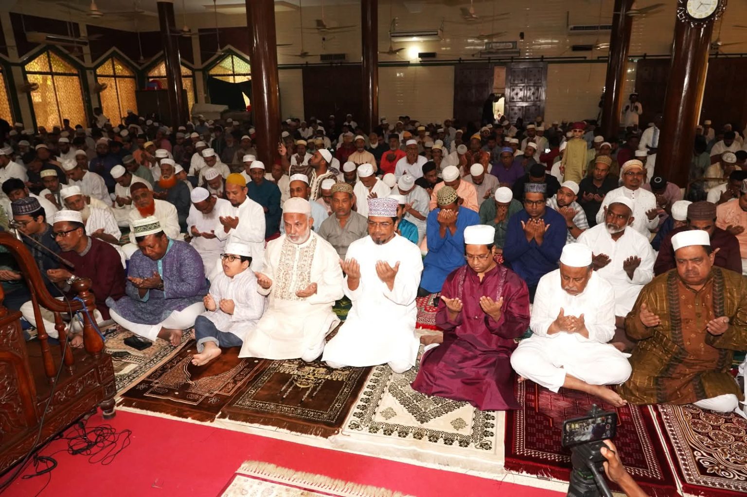 খুলনায় যথাযোগ্য মর্যাদা ও ভাবগাম্ভীর্যে পবিত্র ঈদ-উল-আযহা উদযাপিত