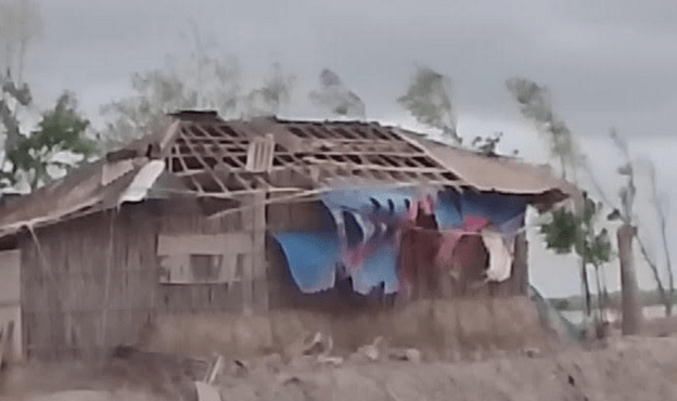 শ্যামনগরে কালবৈশাখী ঝড়ে শিশুর মৃত্যু, ঘর-বাড়ি ক্ষতিগ্রস্ত