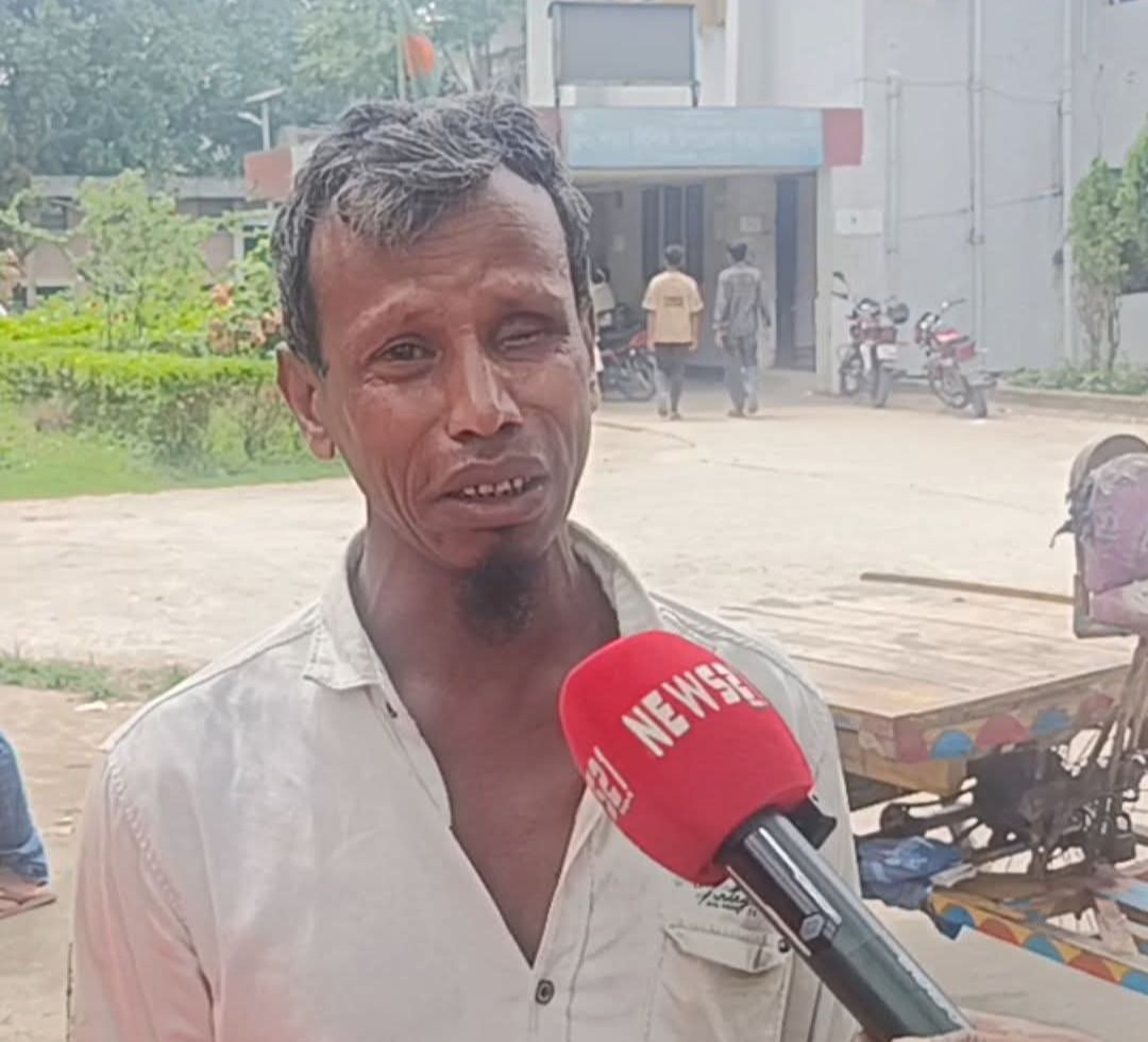 ঠাকুরগাঁওয়ে প্রতিবন্ধী শফিজুলের বাড়িতে আগুন ও ভাঙচুরের অভিযোগ