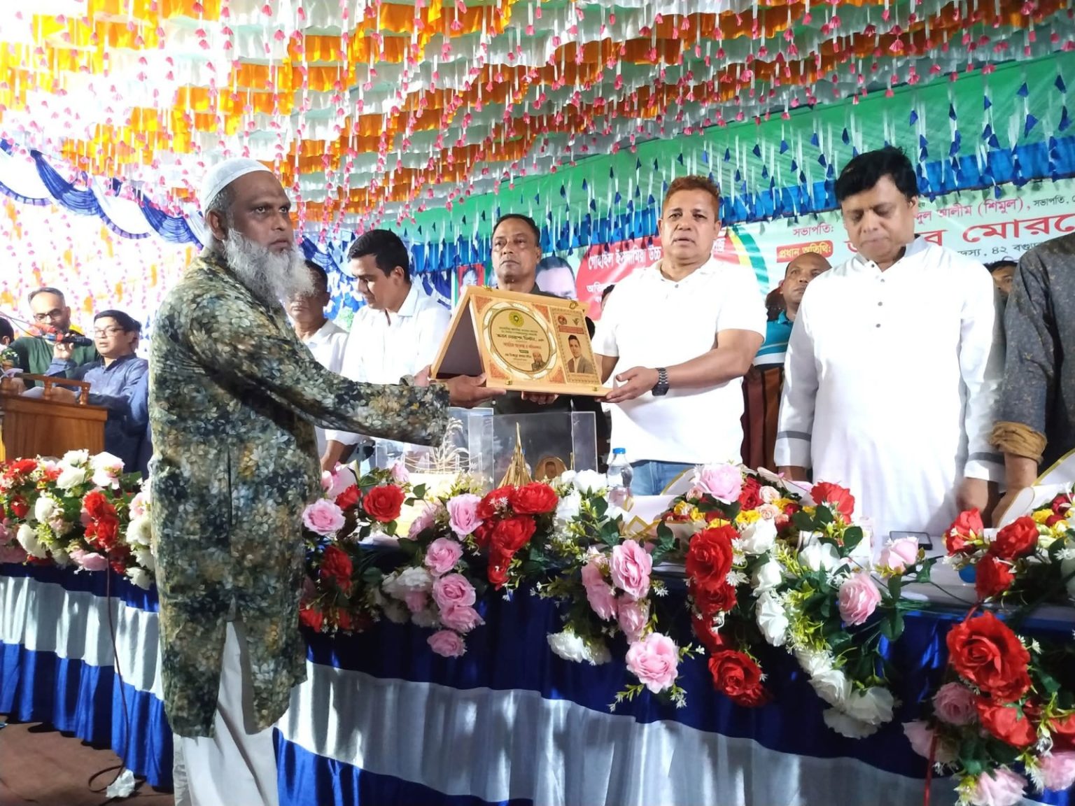 বগুড়া গোহাইল ইসলামিয়া উচ্চ বিদ্যালয় এন্ড কলেজের মোরশেদ মিল্টনকে সংবর্ধনা