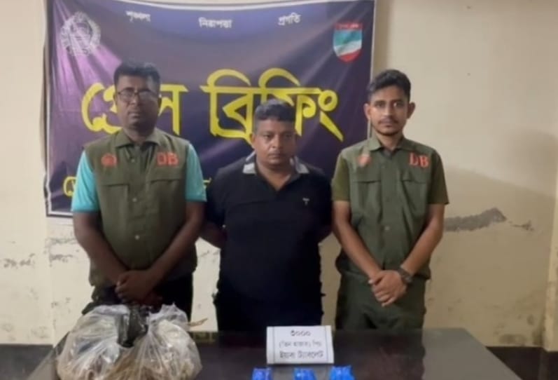 শুঁটকির টোপলায় লুকানো ৩ হাজার পিস ইয়াবাসহ মাদক কারবারি আটক