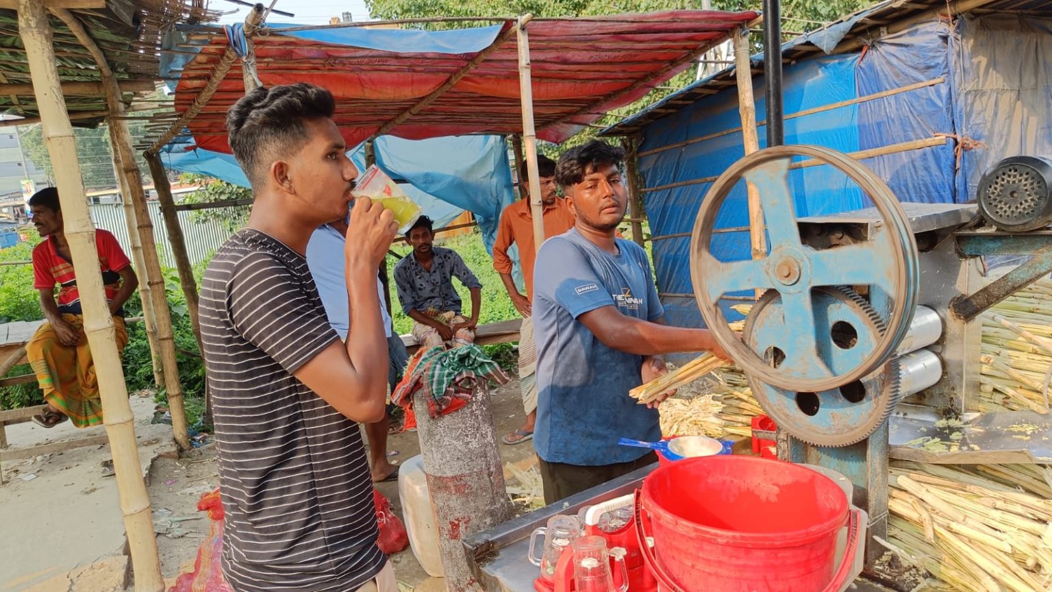 পাবনা কাশিনাথপুর এর ভ্যাপসা গরমে অতিষ্ঠ জনজীবন