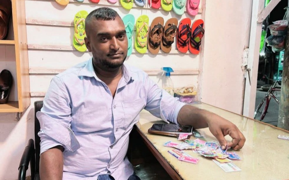 গোপালগঞ্জের কাশিয়ানীতে ২০ টাকার লটারিতে আসক্ত যুবক, প্রতিদিন কিনেন ১০০ লটারি