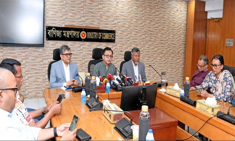 বাজারে চালের দাম ও সরবরাহ পরিস্থিতি বর্তমানে যথেষ্ট স্থিতিশীল রয়েছে : বাণিজ্যমন্ত্রী