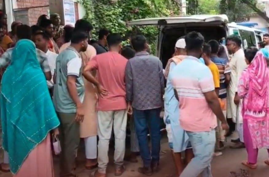 পিকআপের ধাক্কায় মা-ছেলেসহ অটোরিকশার ৩ যাত্রী নিহত