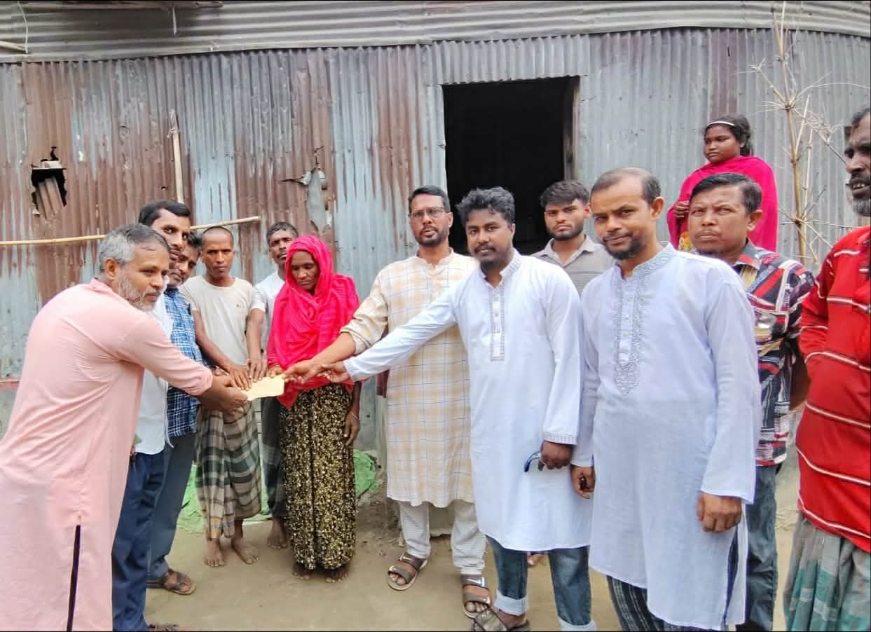 হিউম্যান রাইটস ভয়েস বাংলাদেশের সাধারণ সম্পাদকের উদ্যোগে হিটস্ট্রোকে নিহতের পরিবারকে আর্থিক সহায়তা