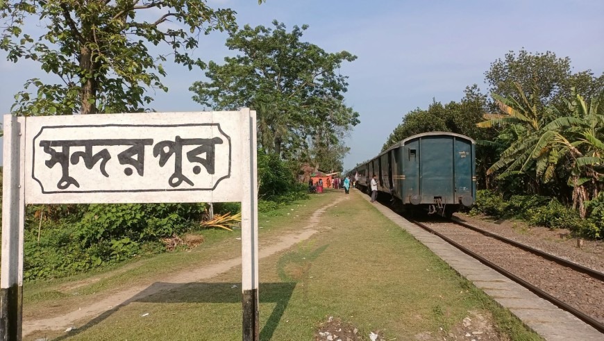 ট্রেন বন্ধ থাকার ১০ ঘন্টার পর খুলনার সাথে উত্তরবঙ্গের ট্রেন চলাচল শুরু