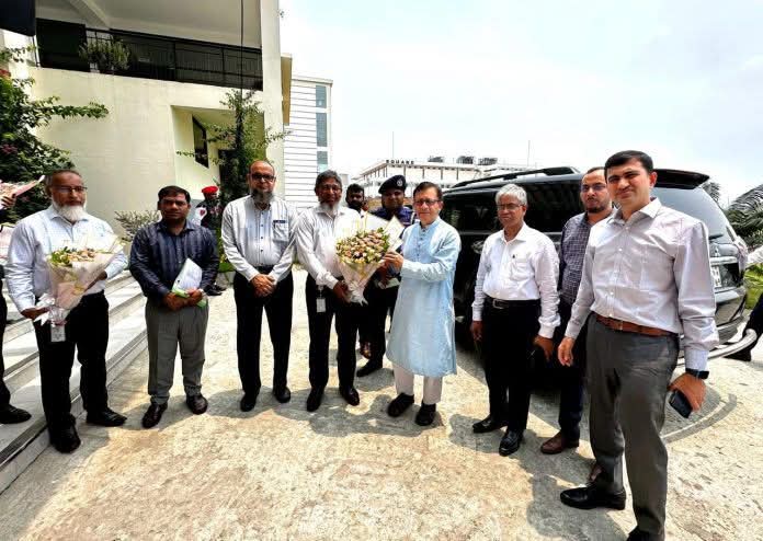 পাবনায় আকস্মিক ভাবে বিসিক শিল্পনগরী পরিদর্শন করলেন বানিজ্য, বস্ত্র, পাট ও শিল্প মন্ত্রী