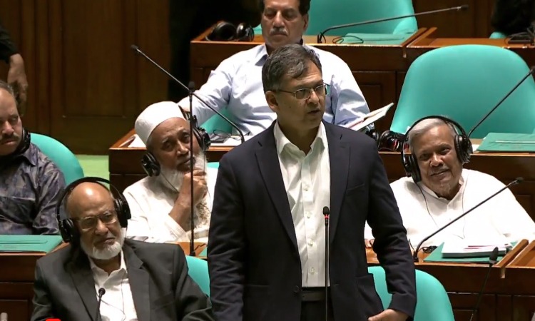 গুজব, মানহানি ও ভুয়া কনটেন্ট ঠেকাতে সাইবার সুরক্ষা আইন সংশোধনের উদ্যোগ : স্বরাষ্ট্রমন্ত্রী
