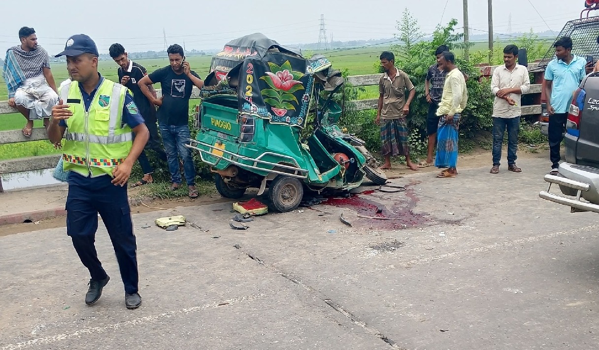 বালুবাহী ট্রাক ও সিএনজির মুখোমুখি সংঘর্ষ: নিহত ২, আহত ৪
