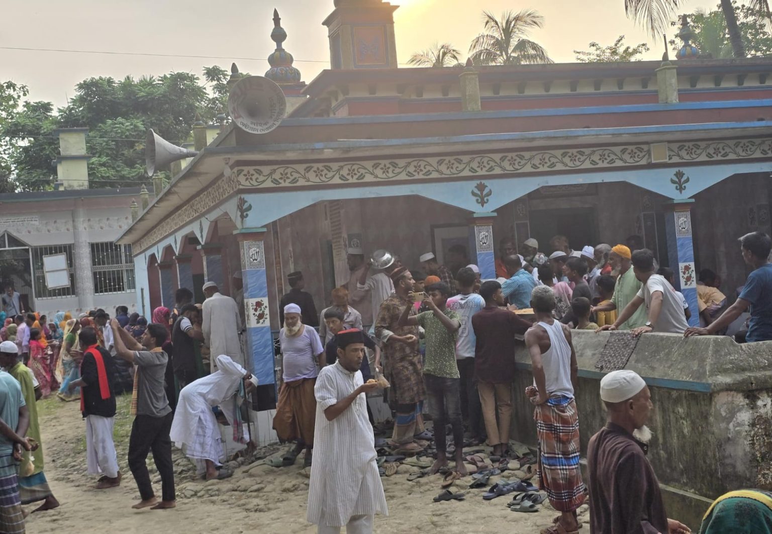 পীরজাদা বাবুর তত্ত্বাবধানে অষ্টগ্রামে ঐতিহ্যবাহী বড় শিন্নী উৎসব অনুষ্ঠিত