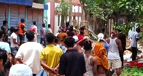 দোকান উচ্ছেদ নিয়ে দুই গোষ্ঠীর রণক্ষেত্র, নারীসহ আহত ২০