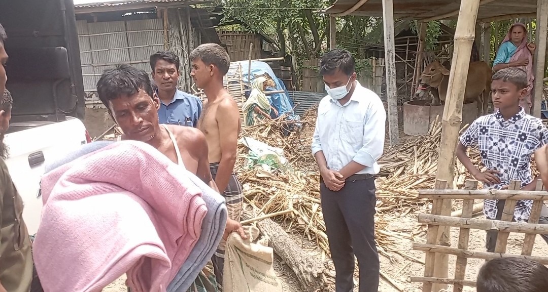 ঠাকুরগাঁওয়ে গভীর রাতে অগ্নিকাণ্ডে ৭ পরিবারের প্রায় ১৫ লক্ষ টাকার ক্ষয়ক্ষতি