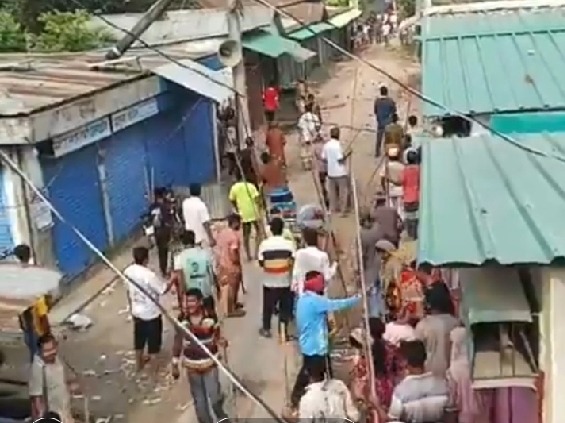 দুই পক্ষের ৫ ঘণ্টার রণক্ষেত্র টিয়ারা বাজার, আহত ৫০, দোকানপাটে ব্যাপক লুটপাট