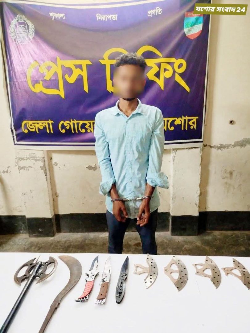 যশোরে দেশীয় অস্ত্রসহ যুবক আটক, এলাকায় চাঞ্চল্য