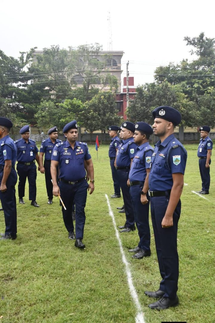 পাবনা জেলা পুলিশের মাসিক মাস্টার প্যারেড অনুষ্ঠিত হয়।