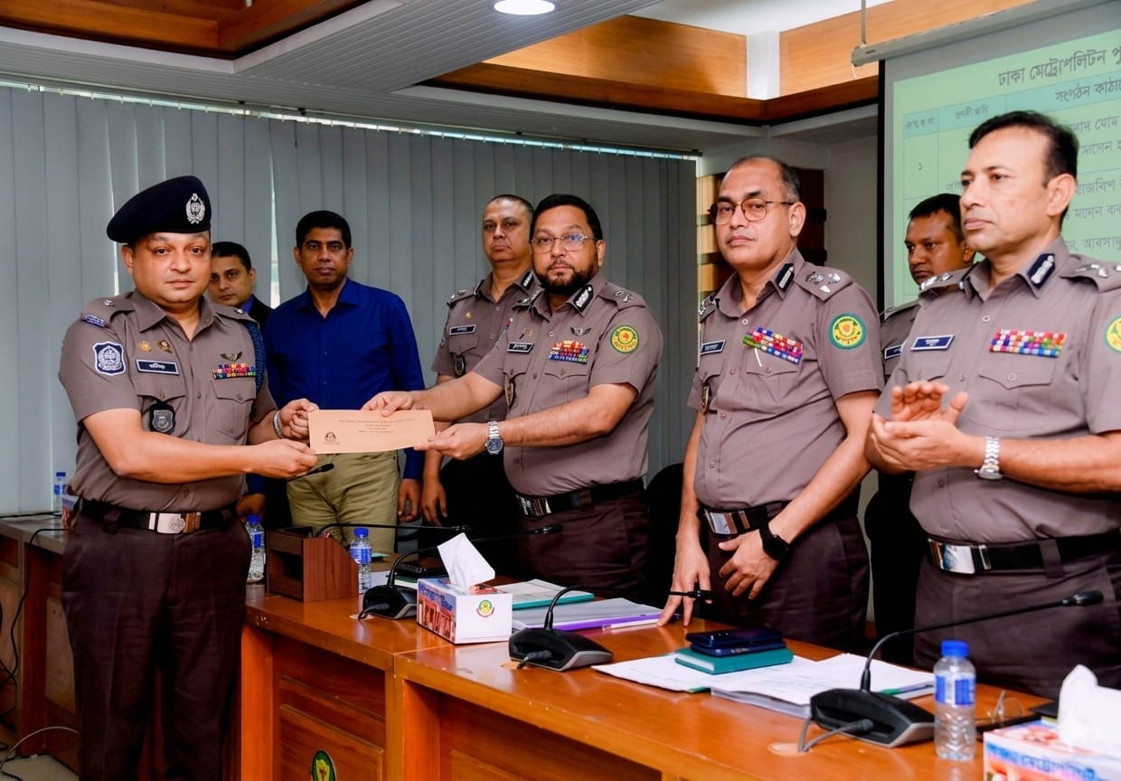 নিরাপদ মিরপুর গড়ার স্বীকৃতি, ডিএমপির সেরা বিভাগের সম্মাননা…ওসি হাফিজুর রহমান