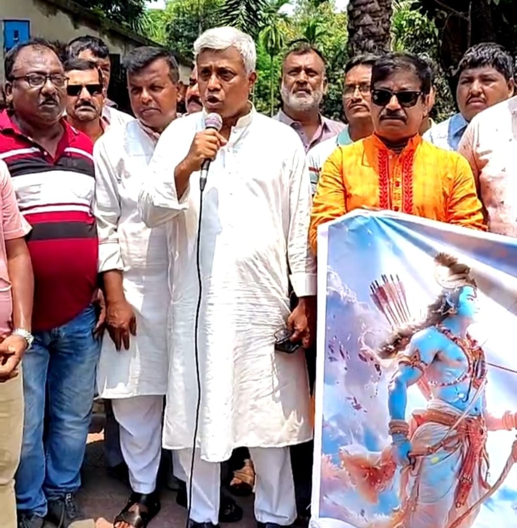 ধর্মীয় অবমাননার প্রতিবাদে যশোরে মানববন্ধন ও বিক্ষোভ
