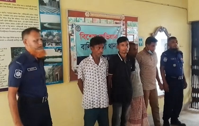 বালিয়াডাঙ্গী থানা পুলিশের বিশেষ অভিযানে সাজা প্রাপ্ত আসামি সহ ৪ জন আটক
