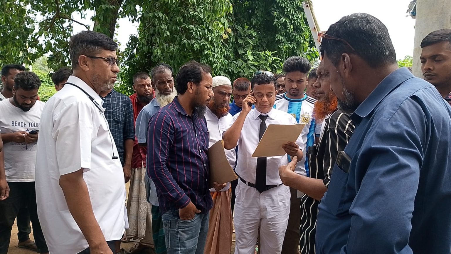 ঘোড়াঘাটে ১৬ বছর পর আদালতের রায়ে জমি ফিরে পেলেন মালিক