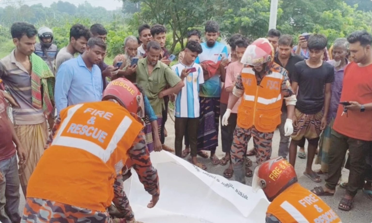 ঝিনাইদহে রূপসা পরিবহন বাসের চাপায় প্রাণ গেল ট্রাক চালকের