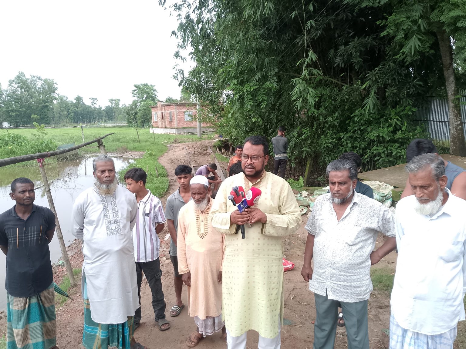 কুলাউড়ায় টেন্ডার হলেও শুরু হয়নি কাজ, এমপির বিশেষ তহবিলের অর্থে চলছে সাময়িক সংস্কার
