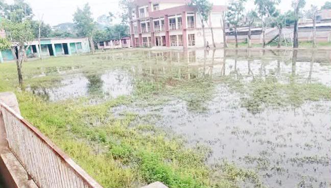 ড্রেন ভরাটের খেসারত: রুদ্রপুরে পানিবন্দী ৪০ পরিবার ও ২ শিক্ষাপ্রতিষ্ঠান