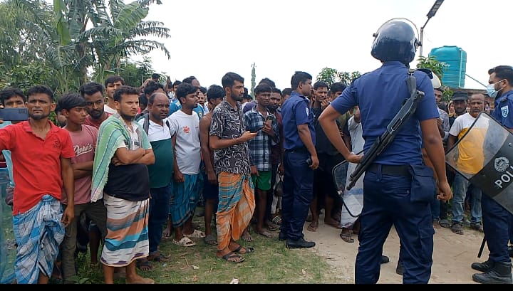গাইবান্ধায় রেস্টুরেন্ট কর্মচারীর বিরুদ্ধে শিশুকে ধর্ষণের অভিযোগ: অবরুদ্ধ ধর্ষক, ঘটনাস্থলে উত্তেজনা