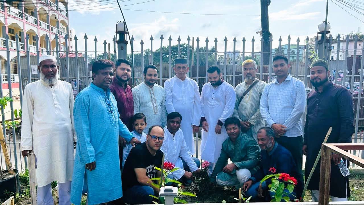 জামেয়া আহমদিয়া সুন্নিয়া কামিল মাদ্রাসায় মৌসুমি ফল উৎসব ও বৃক্ষরোপণ কর্মসূচি অনুষ্ঠিত