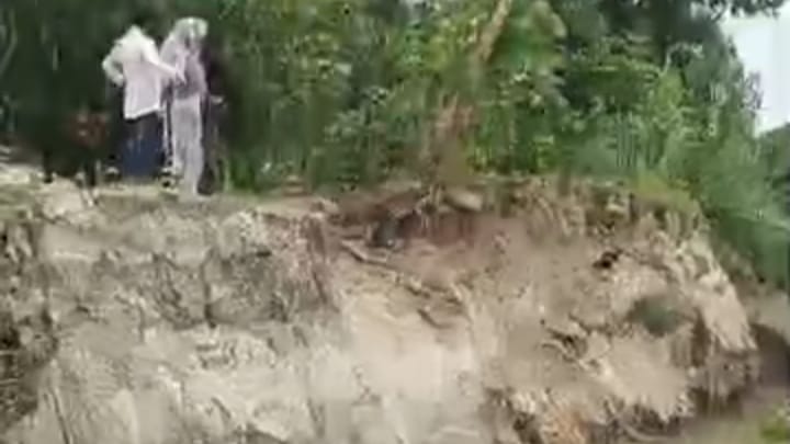 গাইবান্ধার ফুলছড়িতে নদীভাঙনের তীব্র আতঙ্ক, ভিটেমাটি হারানোর শঙ্কায় এলাকাবাসী