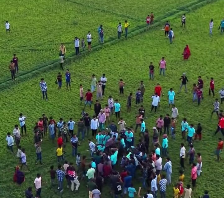 বিএনপি নেতার ছবিযুক্ত জার্সিতে আগুন ও হামলার নেপত্যে যুবলীগ নেতা