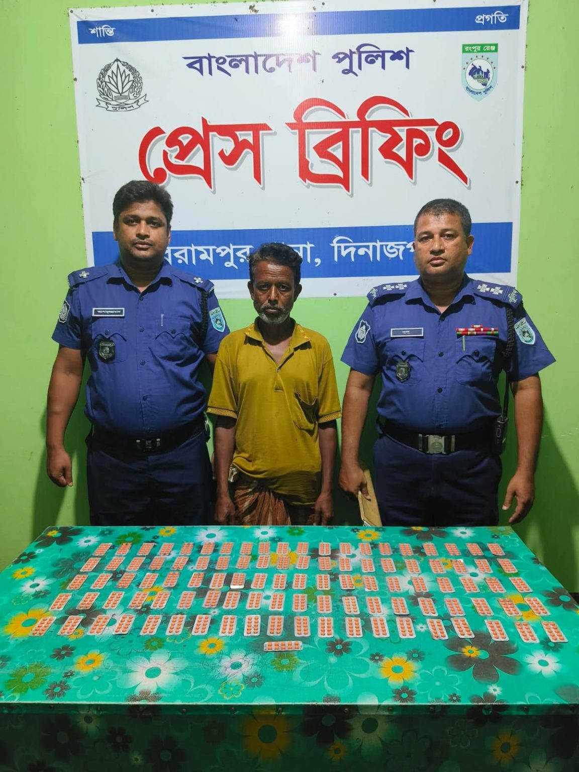বিরামপুরে পৃথক অভিযানে ৫ মাদক কারবারি আটক, ট্যাপেন্টাডল–ইয়াবাসহ উদ্ধার