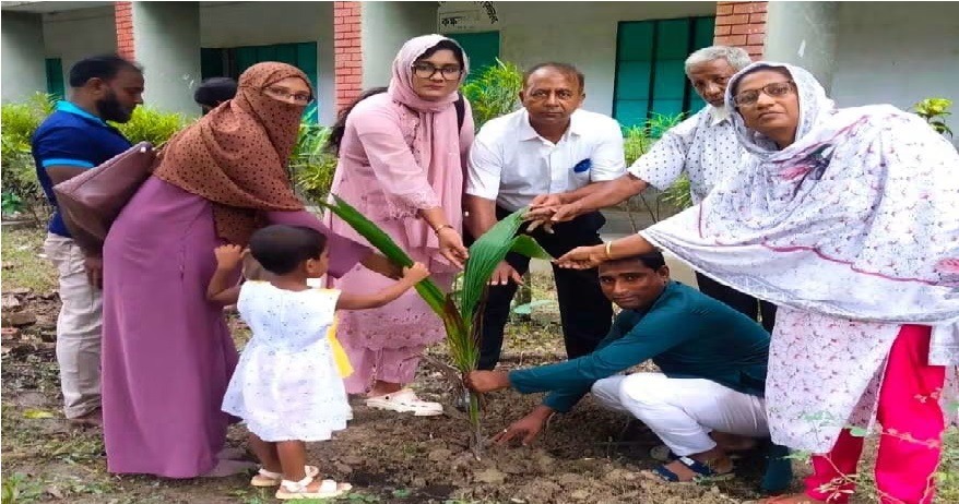 পরিবেশ সুরক্ষায় কালিগঞ্জ রোকেয়া মনসুর মহিলা কলেজে বৃক্ষরোপণ