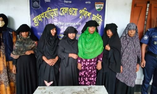 স্টেশনে যাত্রী সেজে ছিনতাইকারী চক্রের ১১ নারী গ্রেপ্তার