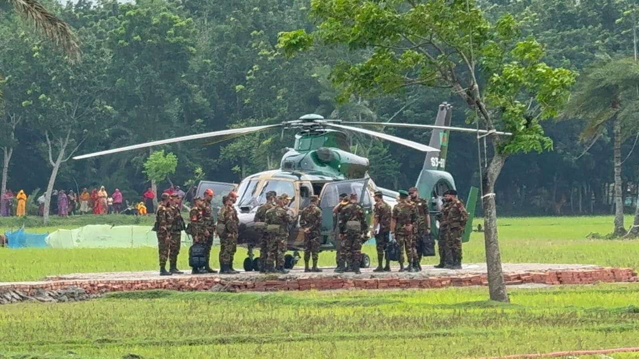 ঝিনাইদহে সেনাবাহিনীর গ্রীষ্মকালীন যৌথ মহড়া পরিদর্শন করলেন সেনাপ্রধান