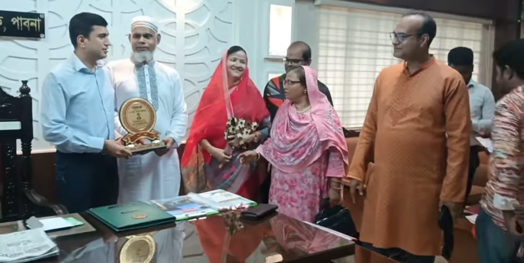 ইছামতি নদী উদ্ধার আন্দোলন, পাবনার নেতৃবৃন্দের মতবিনিময় সভা এবং জেলা প্রশাসককে সম্মাননা স্মারক প্রদান