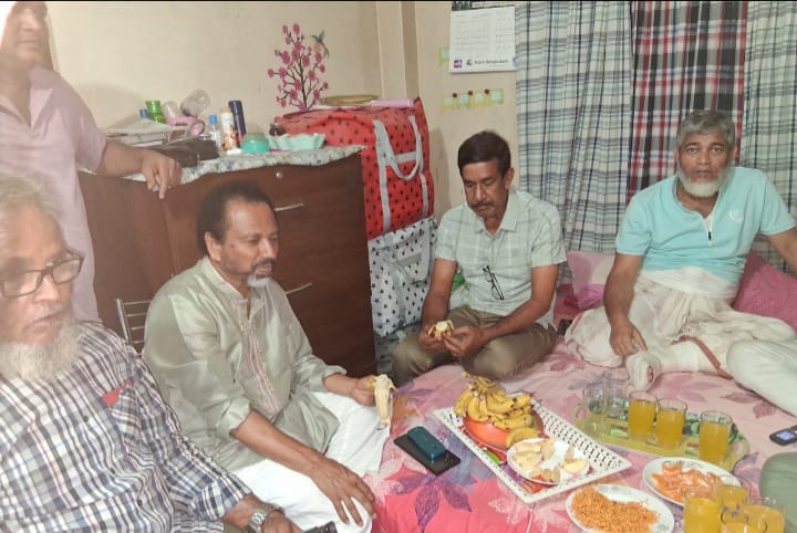 অসুস্থ ওলামা দলের নেতা জামিলকে দেখতে আসেন বিএনপি নেতা সাইদুর রহমান বাচ্চু