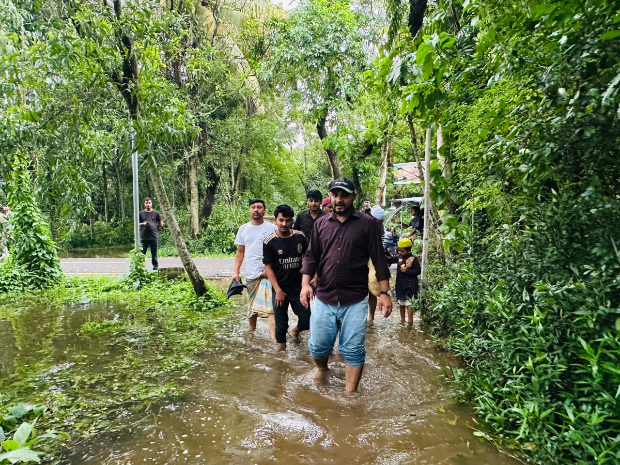 এনসিপির নেতৃবৃন্দের পটিয়ার বন্যাকবলিত এলাকা পরিদর্শন